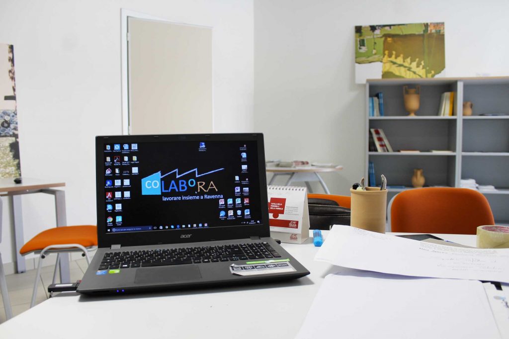 coLABoRA - immagine con un laptop