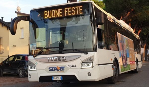 Autobus trasporto pubblico buone feste