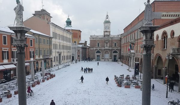 Fotografia di piazza del Popolo con la neve