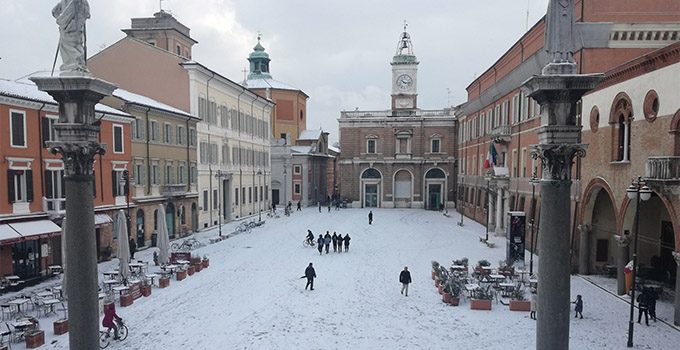 Fotografia di piazza del Popolo con la neve