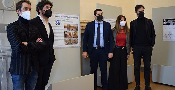 Foto inaugurazione mostra hub stazione